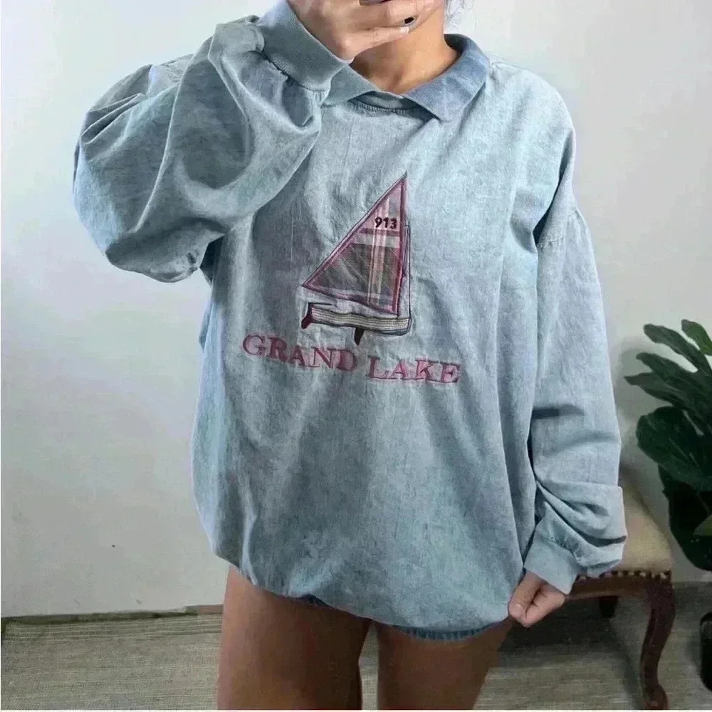 American Vintage Gray Sweatshirt with Sailboat Design